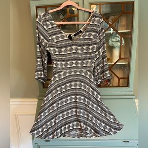 Gorgeous black and white dress, perfect for any party!